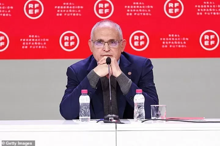 Spanish FA apologize to players and sack general secretary Andreu Camps