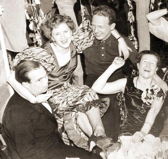 Eva Braun disfrutando de la vida | Ximinia