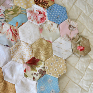 hexagons for Anna Levens quilt: QuiltBee