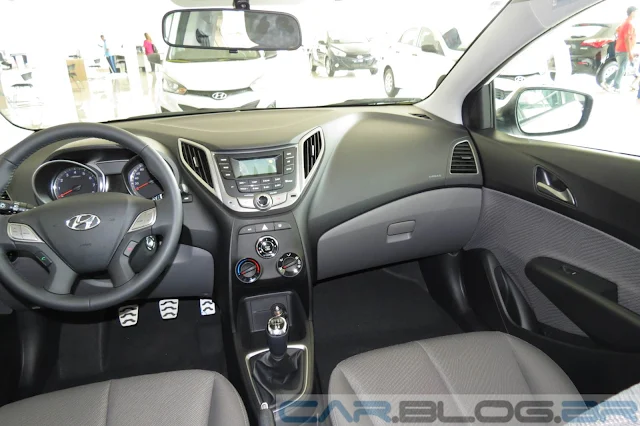 Hyundai HB20X Premium Branco - interior