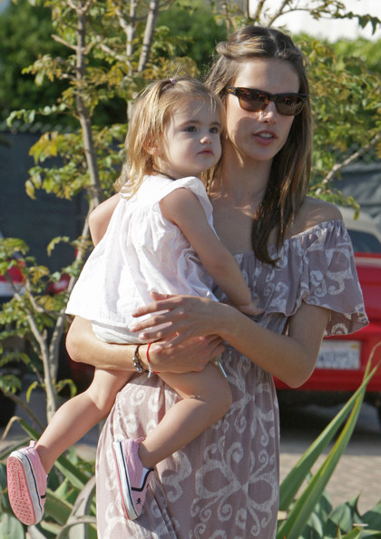 alessandra ambrosio daughter. Alessandra Ambrosio and her