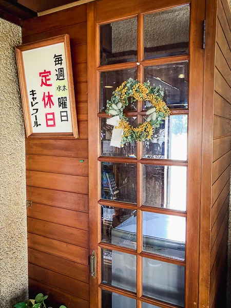 静岡県浜松市『キャレフール』電話ボックス