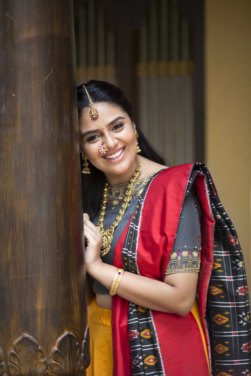 Actress Sreemukhi Latest HD Images