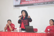 Buka Pelatihan Merajut, Ketua Dekranasda Tapanuli Utara Satika Simamora Tegaskan Pentingnya Persatuan Untuk Mencapai Kemajuan