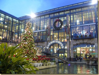 RiverWalk at Christmas