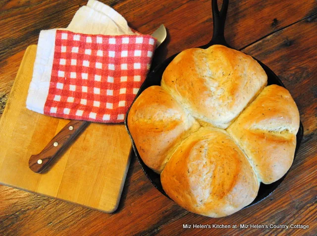 Herb Skillet Bread at Miz Helen's Country Cottage