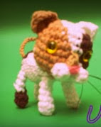 http://translate.google.es/translate?hl=es&sl=en&tl=es&u=http%3A%2F%2Fupamigurrumin.blogspot.com.ar%2F2013%2F07%2Flittle-cat-keychain-amigurumi-free.html%3Fm%3D1