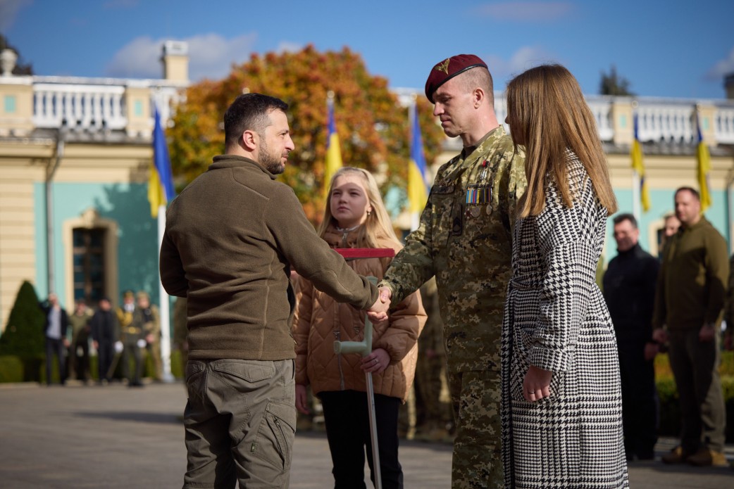 Глава держави вручив ордени Золота Зірка військовослужбовцям, яким  присвоєно звання Героя України