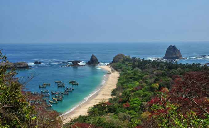  PEMANDANGAN  PANTAI PAPUMA JEMBER  YANG SANGAT MENAWAN 