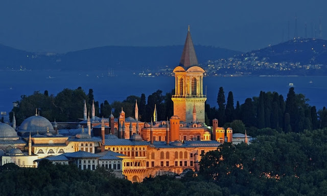 Anocheciendo en el Palacio Topkapi de Estambul