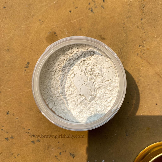 Texture of Good Vibes Light Kaolin Powder