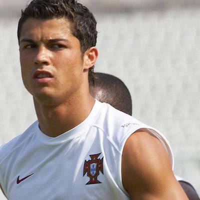 Latest Cristiano Ronaldo hairstyle pictures in 2010