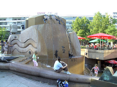 Weltkugelbrunnen