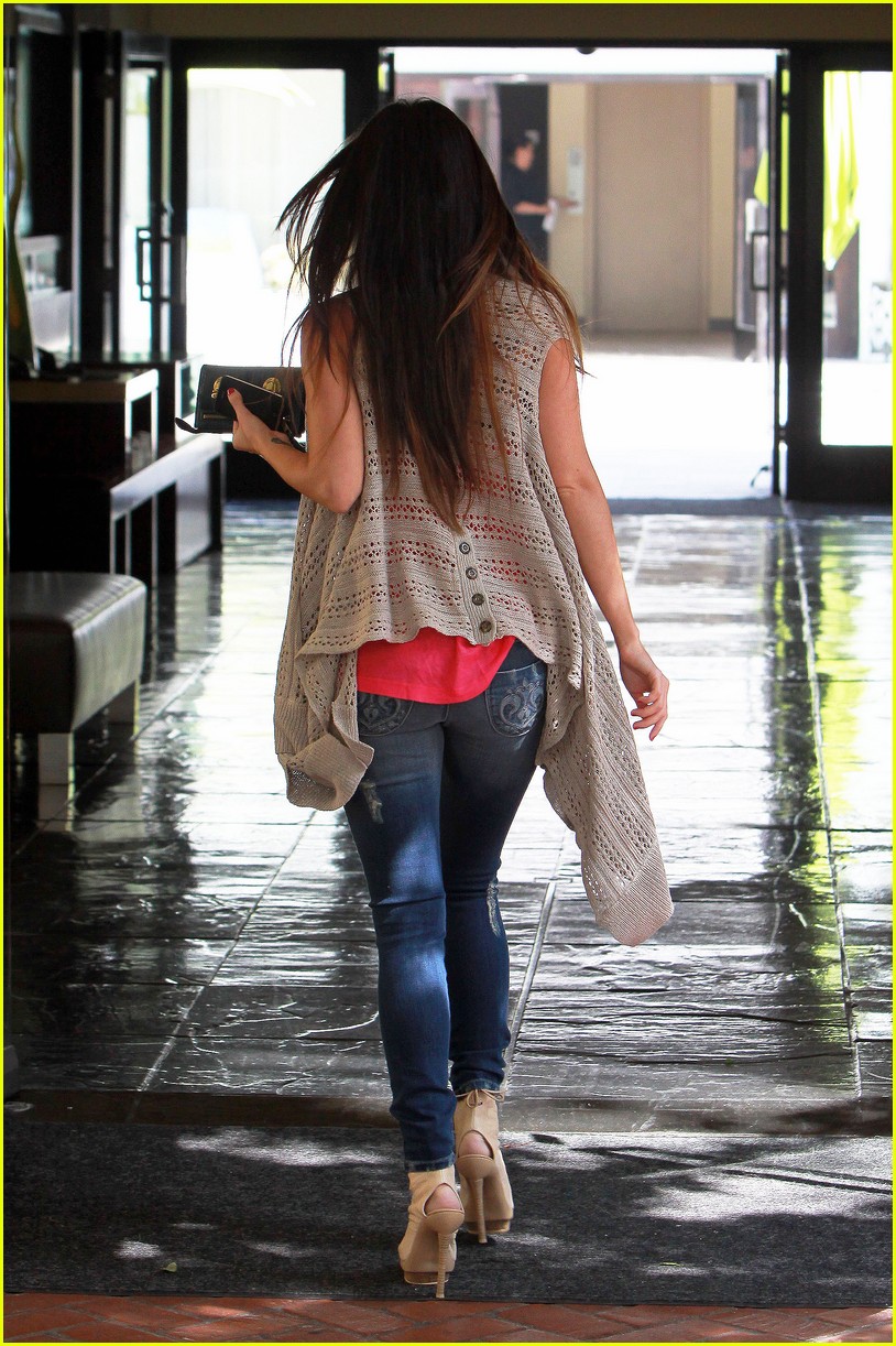 [MeganFox_at_Sunset_Marquis_Hotel.jpg]