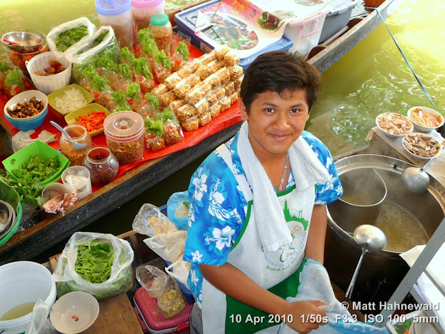 people, street portrait, high-angle shot, Thailand, Bangkok, Taling Chan Floating Market, floating market, Thai food, seafood, delicious, boat vendor, yummy snack