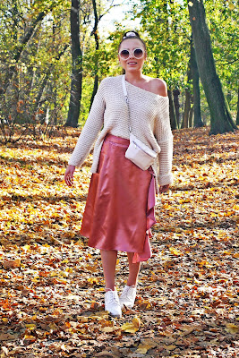 satin pink skrirt white sweater autumn ootd fall look karyn fashion blogger