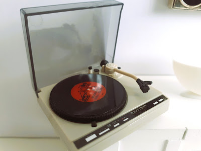 One-twelfth scale modern miniature record player