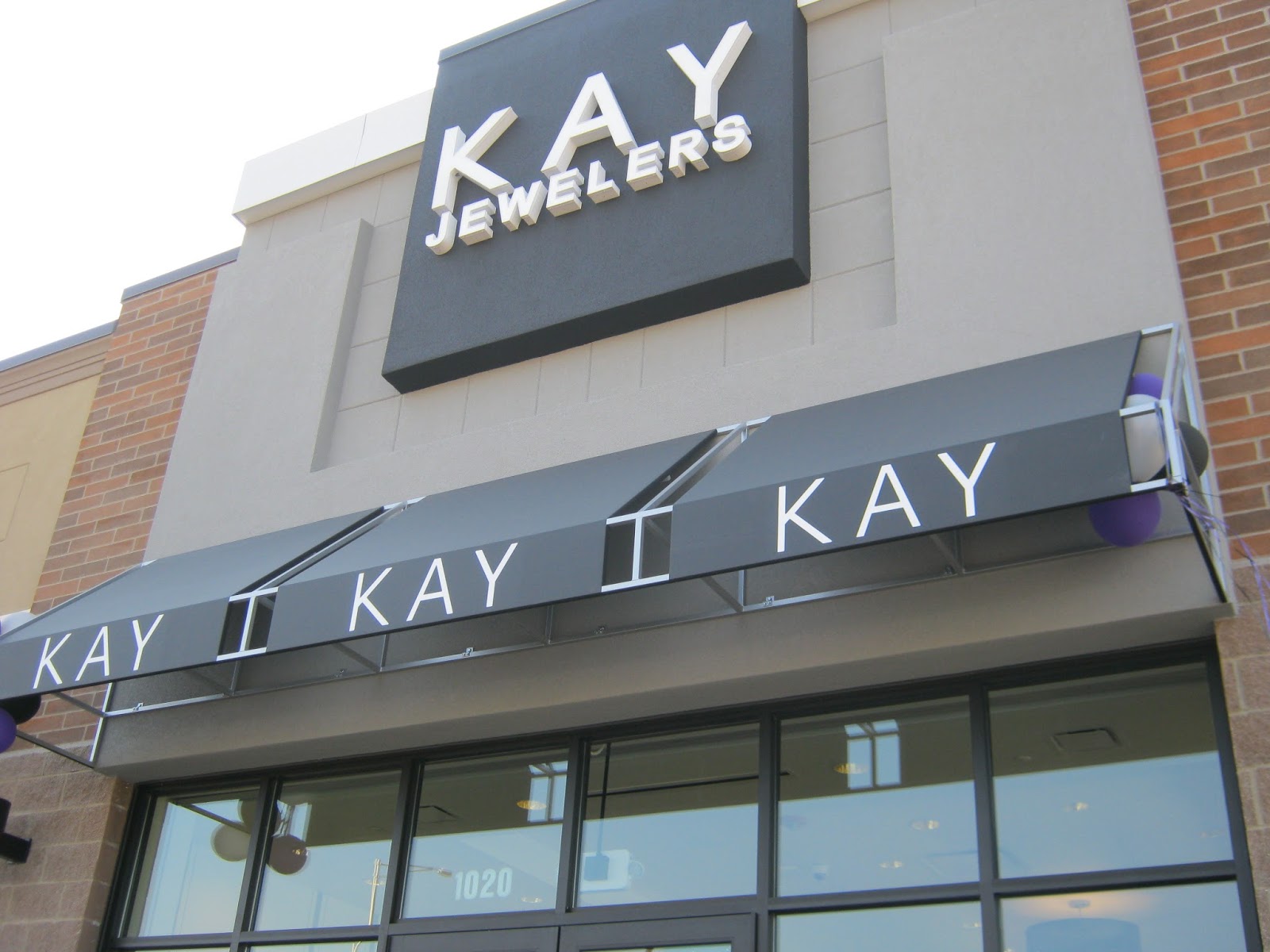 Kay Jewelers' store opened Friday in Algonquin's Oakridge Court ...