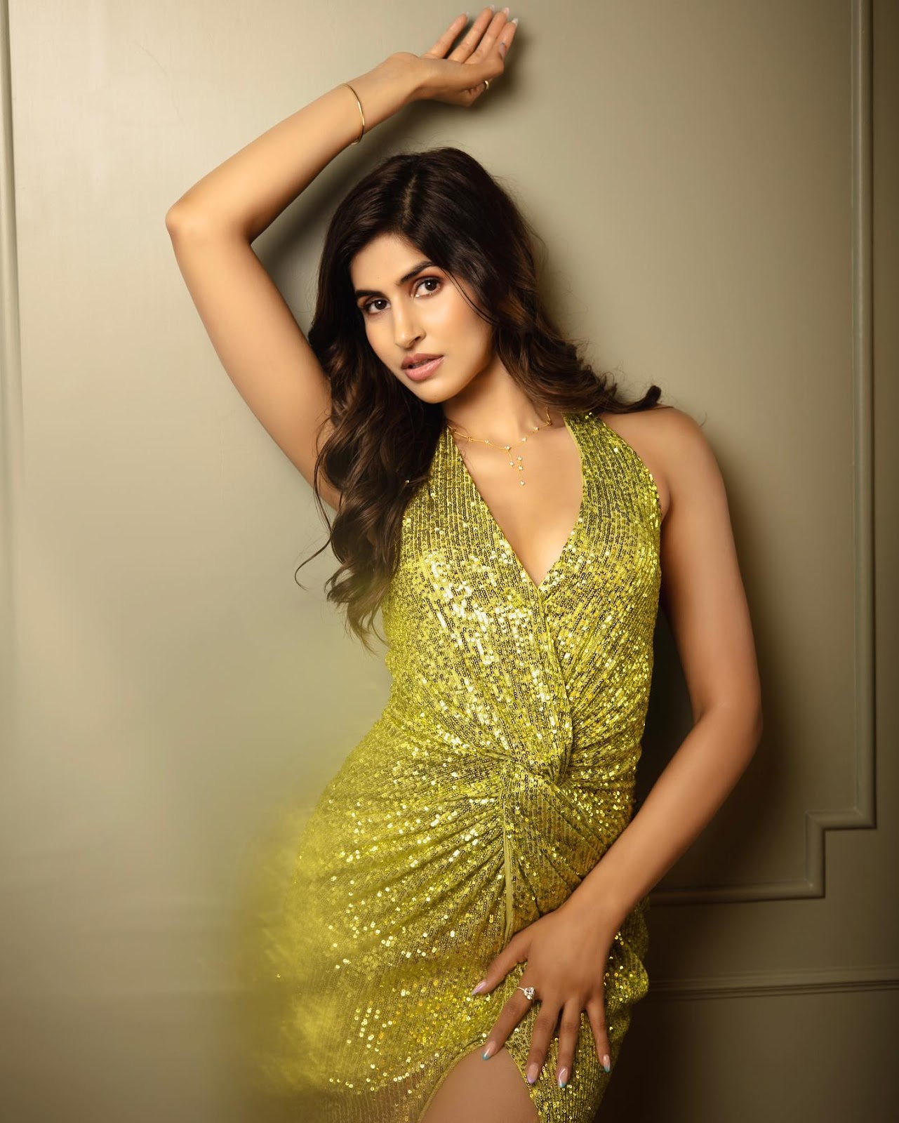Sakshi Malik curvy body shimmery dress