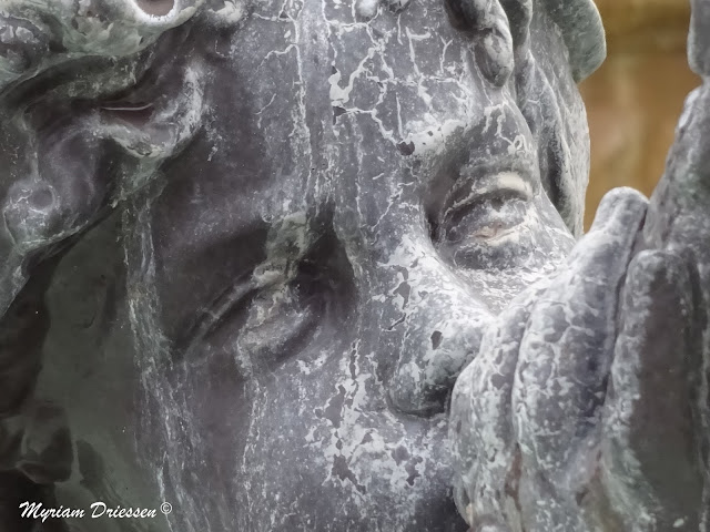 ange de la fontaine de la Place Jean Jaures castres