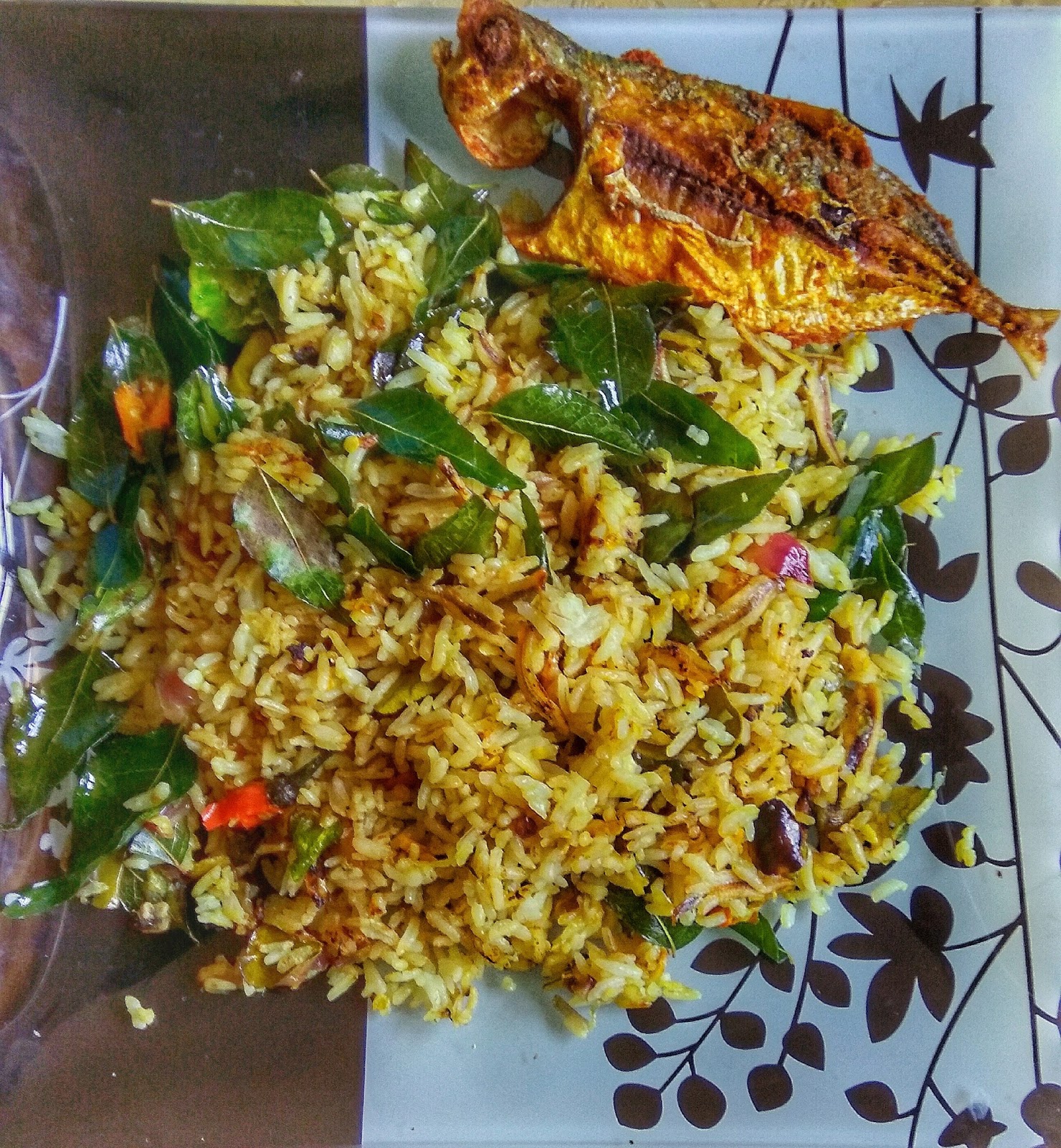 BREAKING THE IMPOSSIBLE : Resepi Mudah :- Nasi Goreng Daun 