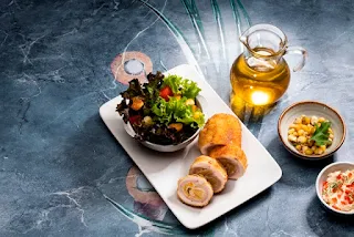 Rollitos+de+pollo+apanados+rellenos+de+pur%25C3%25A9+de+pl%25C3%25A1tano.