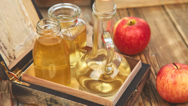 **Distilled White Vinegar vs. Apple Cider Vinegar: Exploring Health Benefits and Differences**
