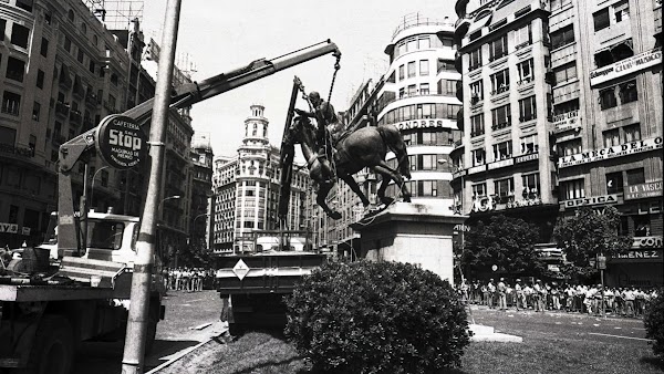 1983: Franco, derribado