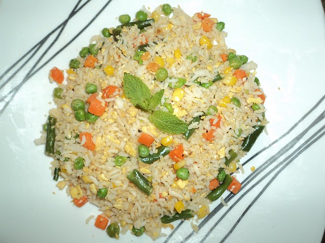 Garlic flavoured egg fried rice