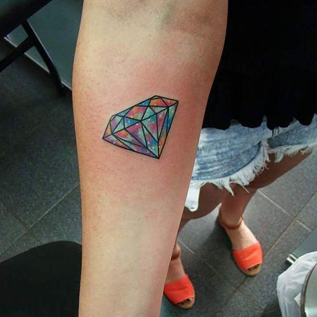 tatuagens femininas de diamantes
