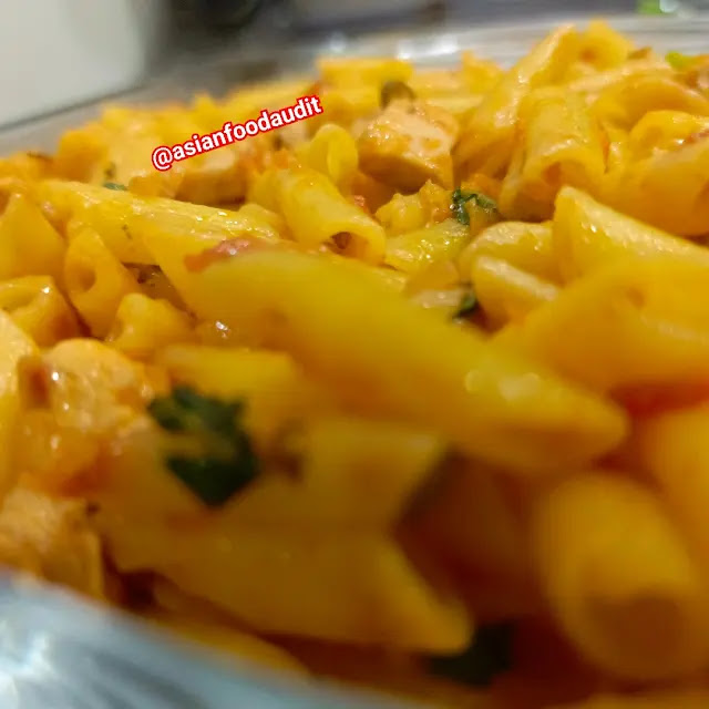 Penne macaroni in a bowl close view