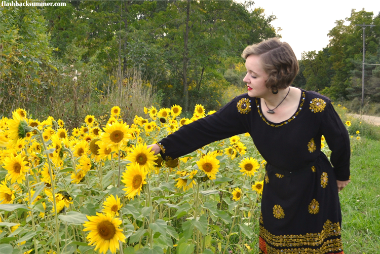 Flashback Summer - Sunflower abaya refashion 1940s intercultural vintage