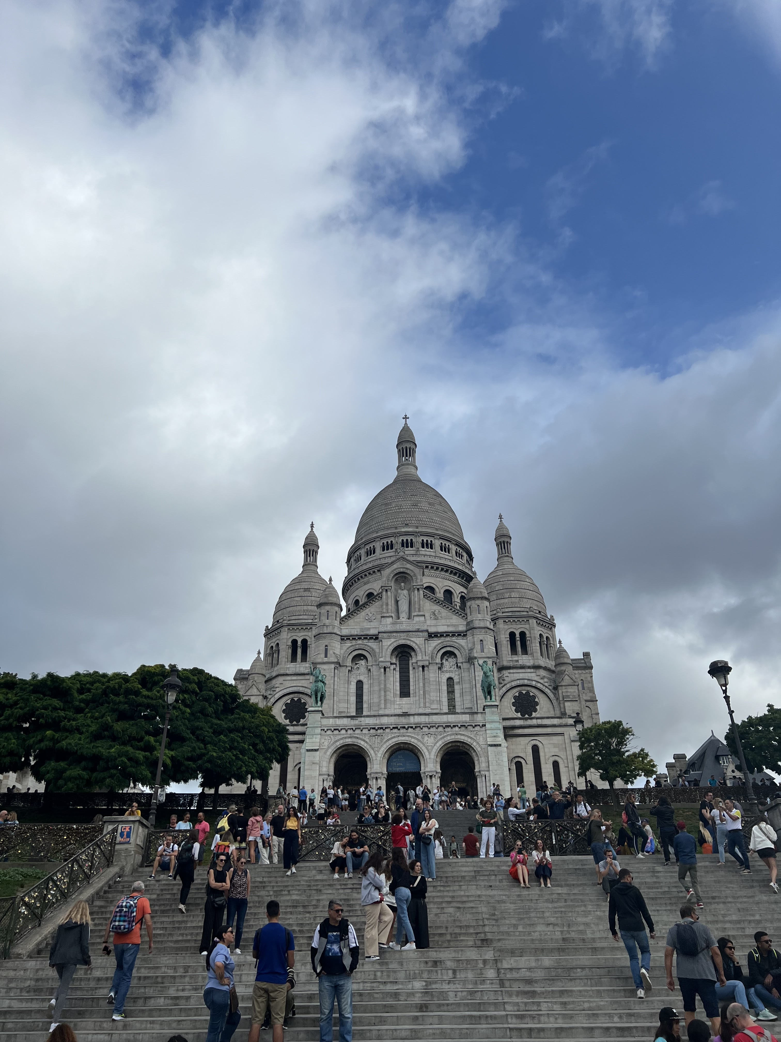 Le Sacré-Coeur, paris france, paris travel guide, paris churches