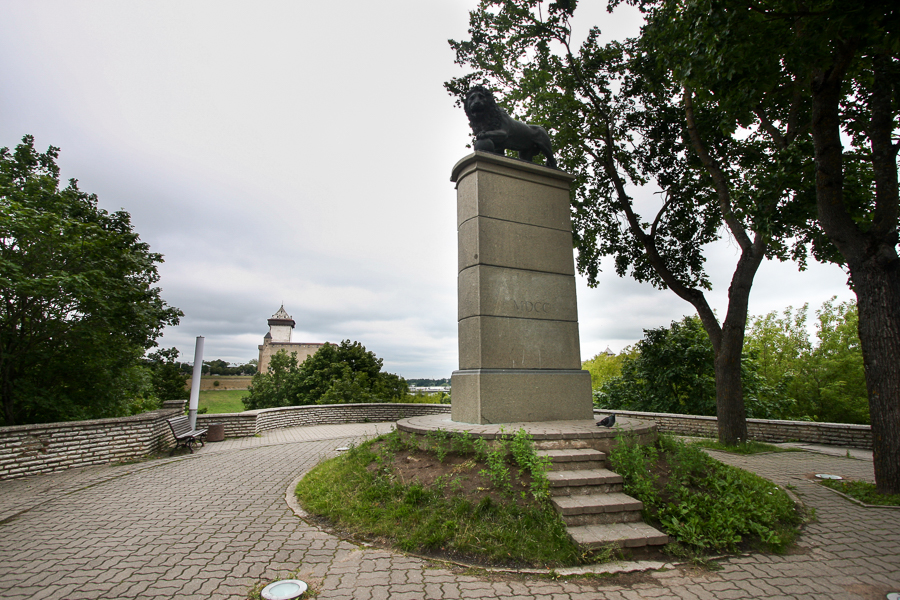 Pomnik lwa szwedzkiego w Narwie