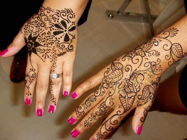 Henna tattoos are a good mix of traditional Indian fashion and Pakistan