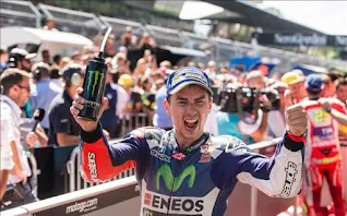 Jorge Lorenzo Naik Podium