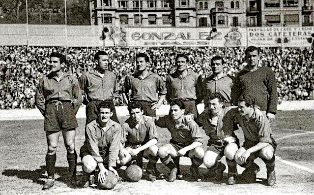 REAL VALLADOLID DEPORTIVO. Temporada 1949-50. Lesmes II, Vaquero, Coque, Babot, Busquet y Saso; Aldecoa, Ortega, Lasala, Juanco y Revuelta. REAL SOCIEDAD DE FÚTBOL DE SAN SEBASTIÁN 0 REAL VALLADOLID DEPORTIVO 1. 30/04/1950. 46º Campeonato de España-Copa del Generalísimo, octavos de final, partido de ida. San Sebastián, Guipúzcoa, estadio de Atocha. GOLES: 0-1: 61’, Juanco.