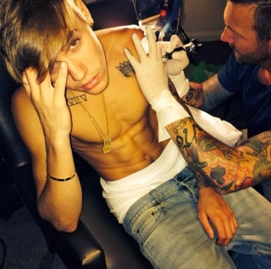 Justin Bieber con nuevo tatuaje