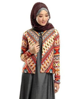 Contoh baju batik kombinasi blazer wanita muslimah