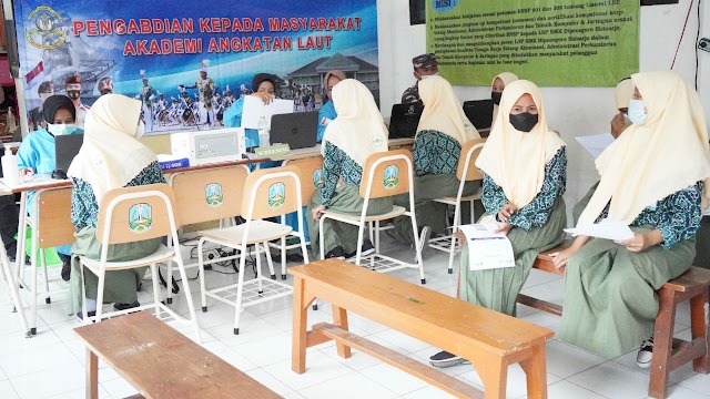 Lanjutkan Serbuan Vaksin Maritim, AAL Sasar Ratusan Siswa SMK Diponegoro Sidoarjo