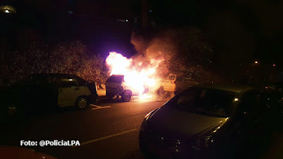 Incendio de un coche en Las palmas de Gran Canaria