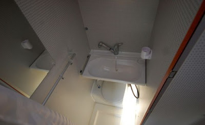  Dodge Ram with Tischer Box 275 S (Caravan) Shower