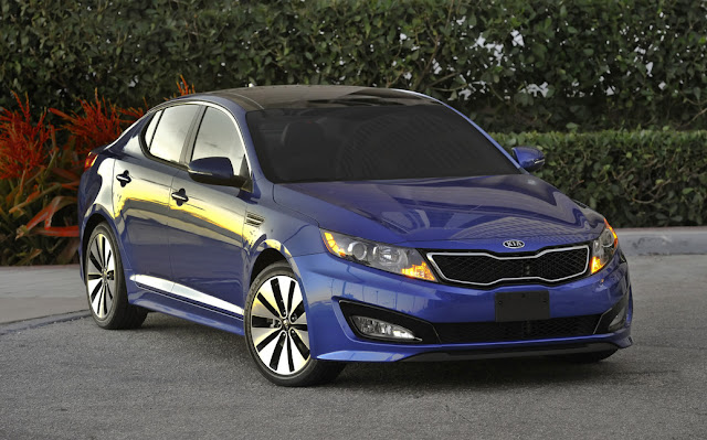 Front 3/4 view of blue 2011 Kia Optima Turbo