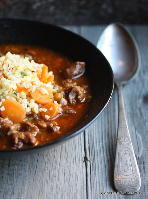 Lammragout mit Aprikosen und Walnüssen