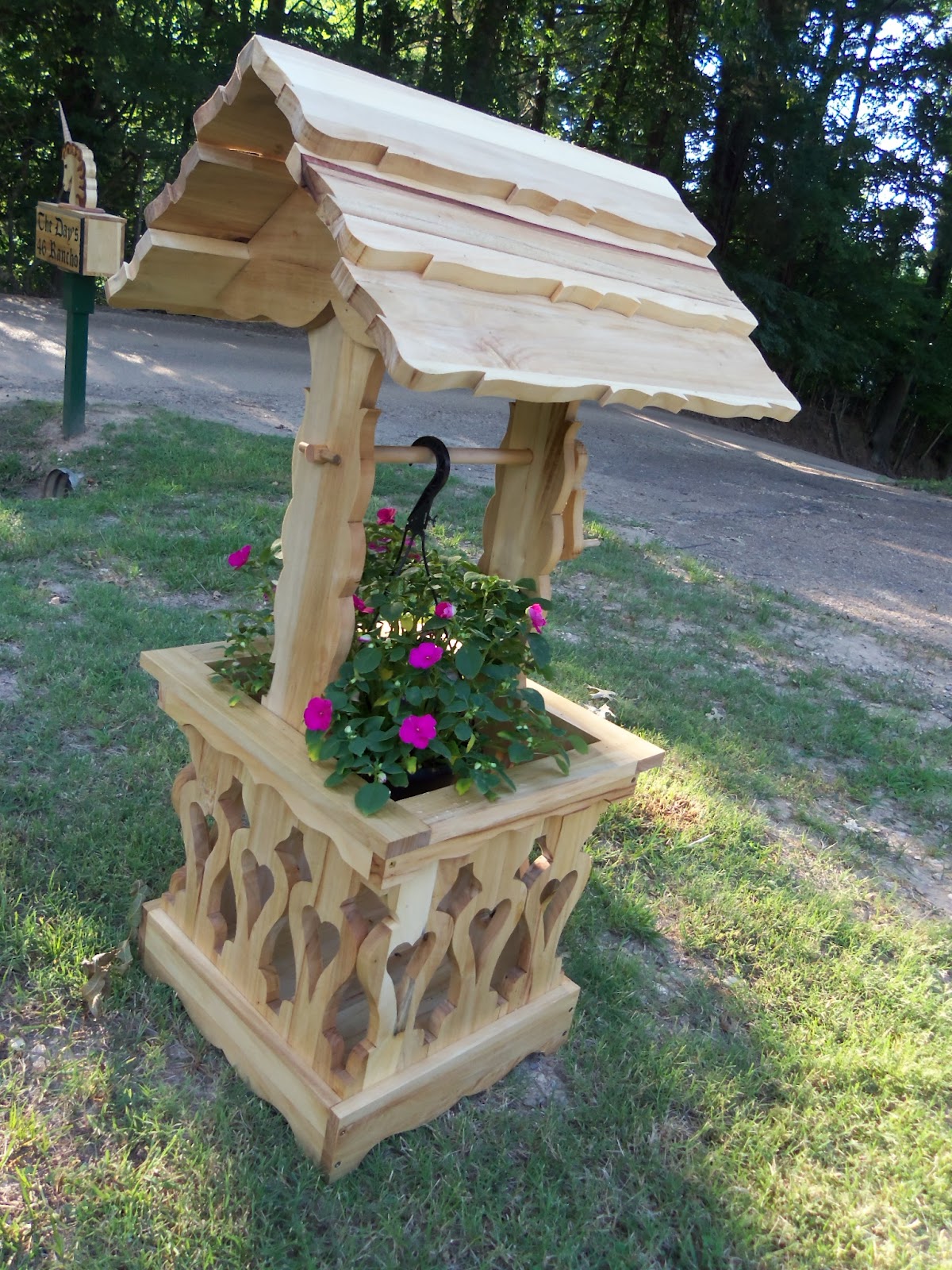 WDDSr Fine Woodworks: Wishing Well Planters