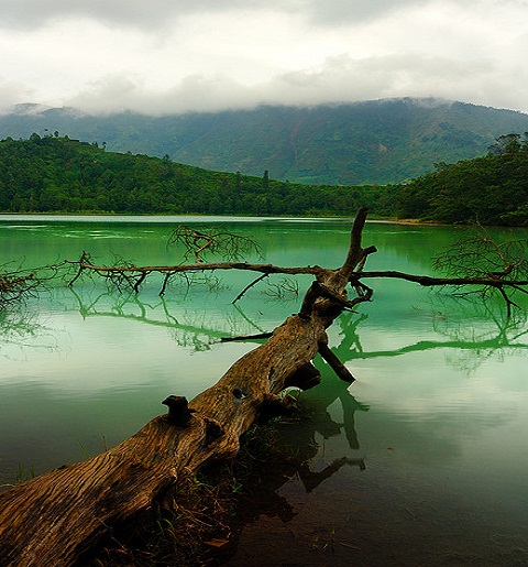 telaga warna dieng