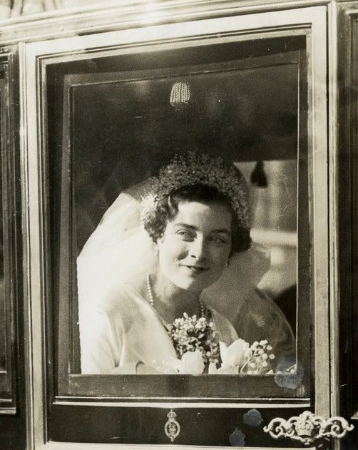 wedding tiara black background