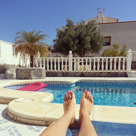 models-own-sunhat-polish-for-tans-holiday-pedicure