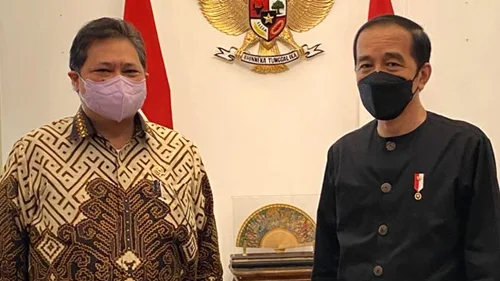 Pengamat: Airlangga Mesra dengan Jokowi Karena Golkar Lebih Disiplin Daripada PDIP