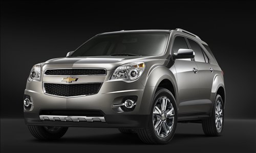 Front 3/4 view of silver 2011 Chevrolet Equinox